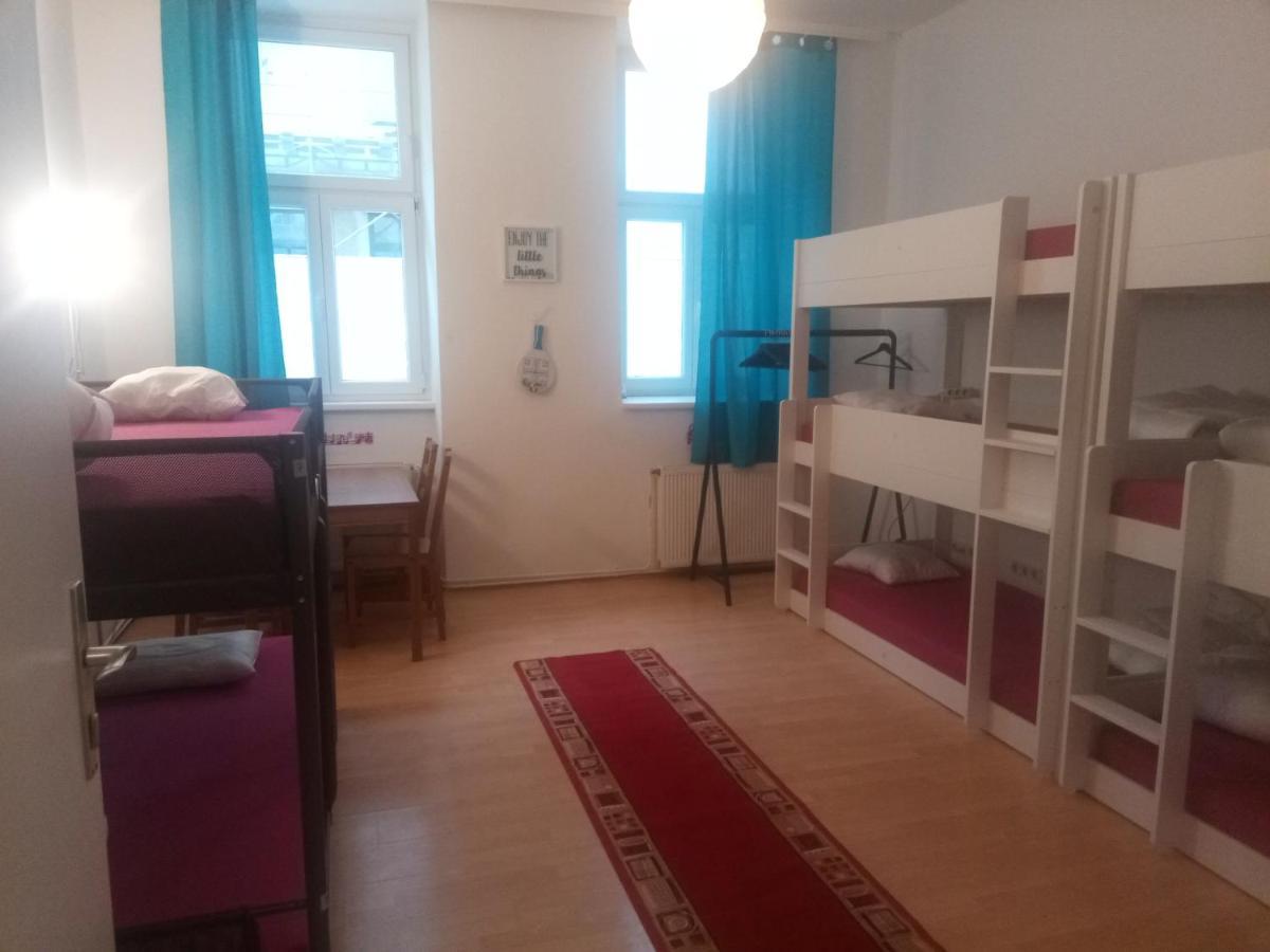 Momore Hostal Viena
